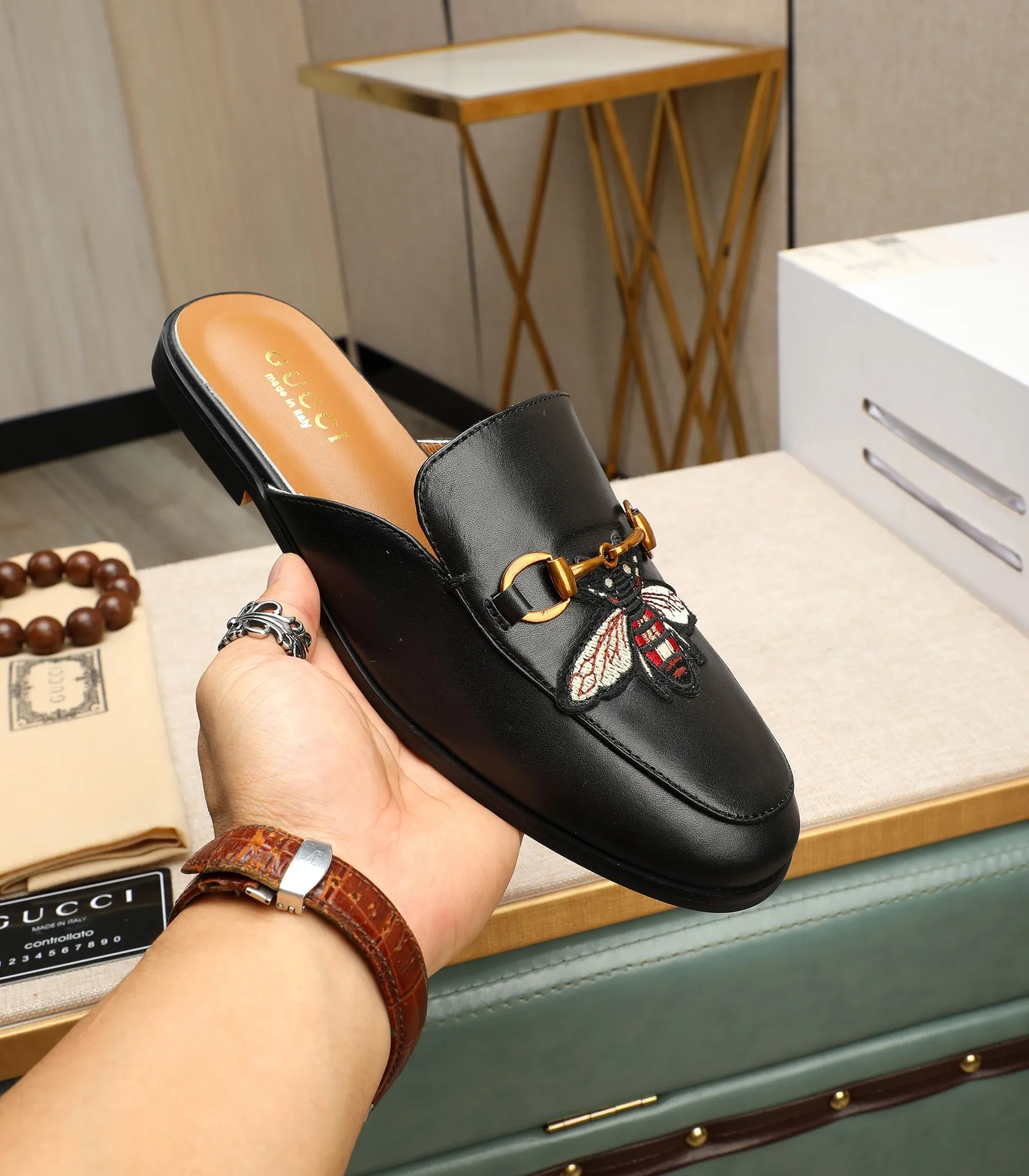 Men's clothing and shoes 💰380 (Gucci) The latest 🎁🎁 casual and fashionable men's shoes 👟 from the official website, hot style 💥 style is simple and elegant, exclusive for trendy men. Unique official website latest brand double G elements 👑 original Gucci decoration, fashionable and generous, original material original calfskin, ✅ fully imported first-layer pigskin lining, official website designated wear-resistant, lightweight original rubber casual outsole, counter classic model taken in kind, 38-44 black and white optional